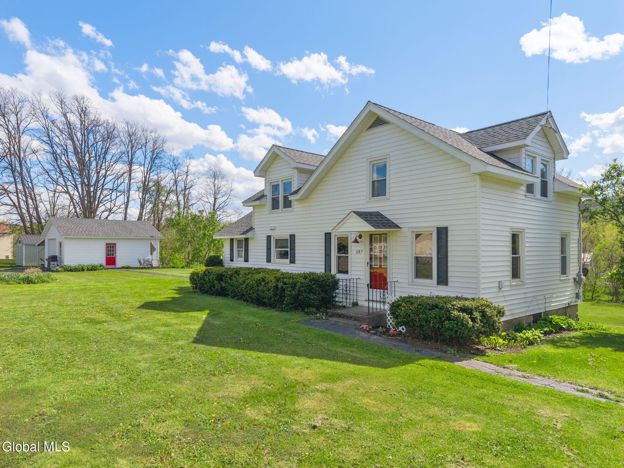 607 Youngs Corners Road Amsterdam NY 12010