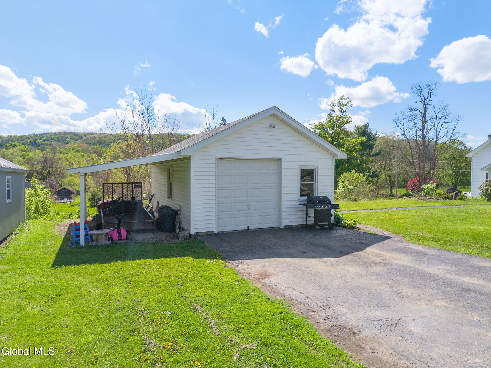 607 Youngs Corners Road Amsterdam NY 12010