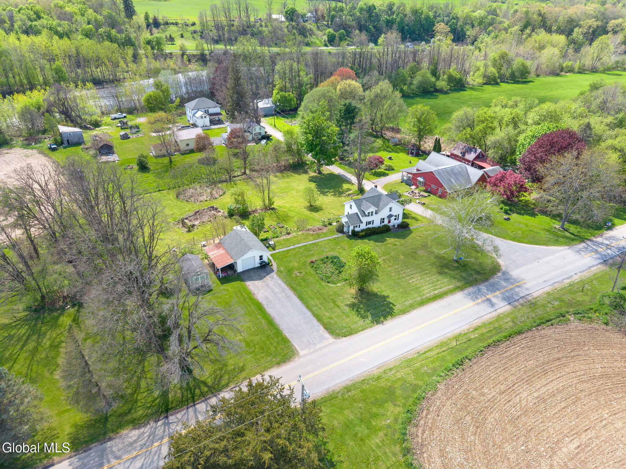 607 Youngs Corners Road Amsterdam NY 12010