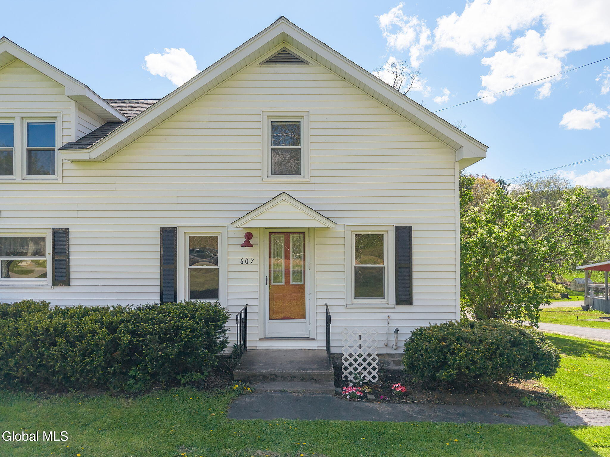 607 Youngs Corners Road Amsterdam NY 12010