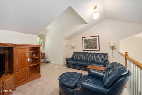 26 Upper Wedgewood Lane Voorheesville NY 12186