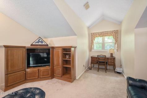 26 Upper Wedgewood Lane Voorheesville NY 12186