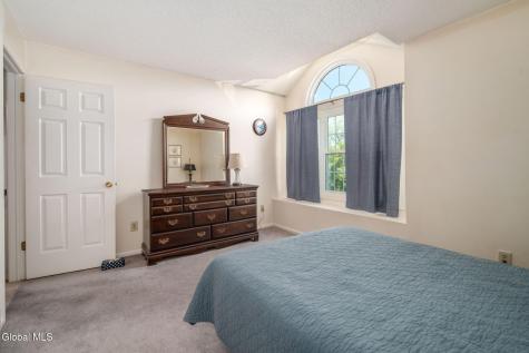 26 Upper Wedgewood Lane Voorheesville NY 12186