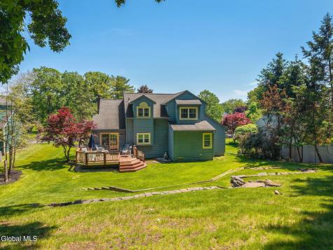 26 Upper Wedgewood Lane Voorheesville NY 12186