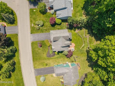 26 Upper Wedgewood Lane Voorheesville NY 12186