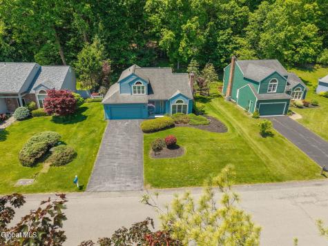 26 Upper Wedgewood Lane Voorheesville NY 12186