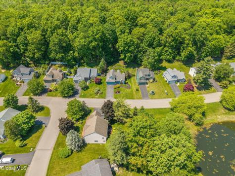 26 Upper Wedgewood Lane Voorheesville NY 12186