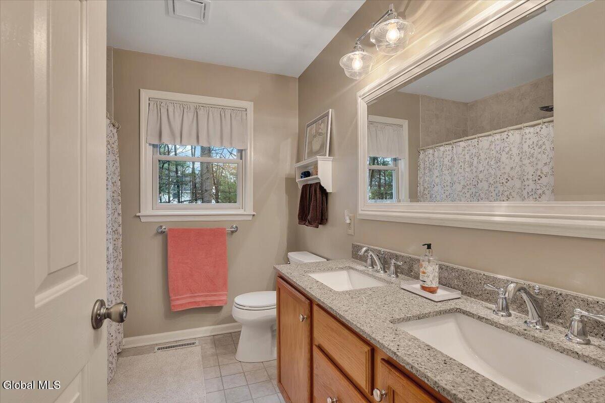 7008 Kevin Lane Schenectady NY 12303