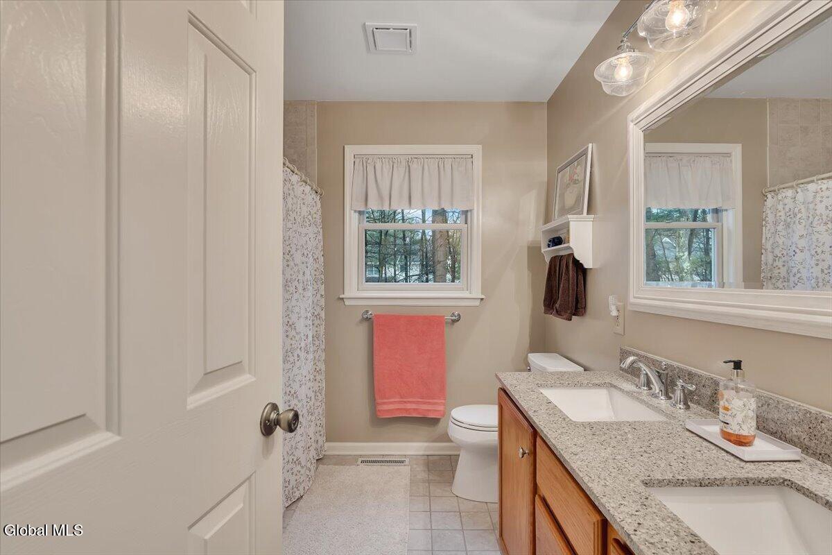 7008 Kevin Lane Schenectady NY 12303