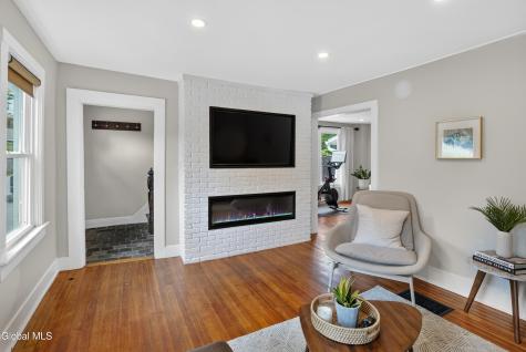 24 Diamond Place Saratoga Springs NY 12866