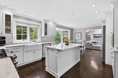 9 Owasco Court Niskayuna NY 12309