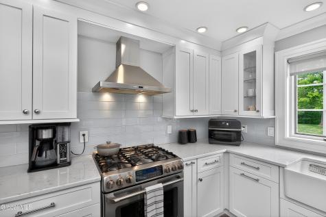 9 Owasco Court Niskayuna NY 12309