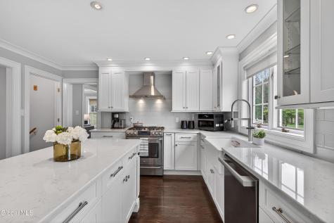 9 Owasco Court Niskayuna NY 12309