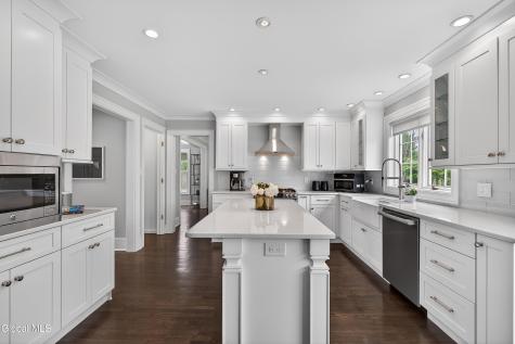 9 Owasco Court Niskayuna NY 12309