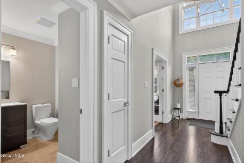 9 Owasco Court Niskayuna NY 12309