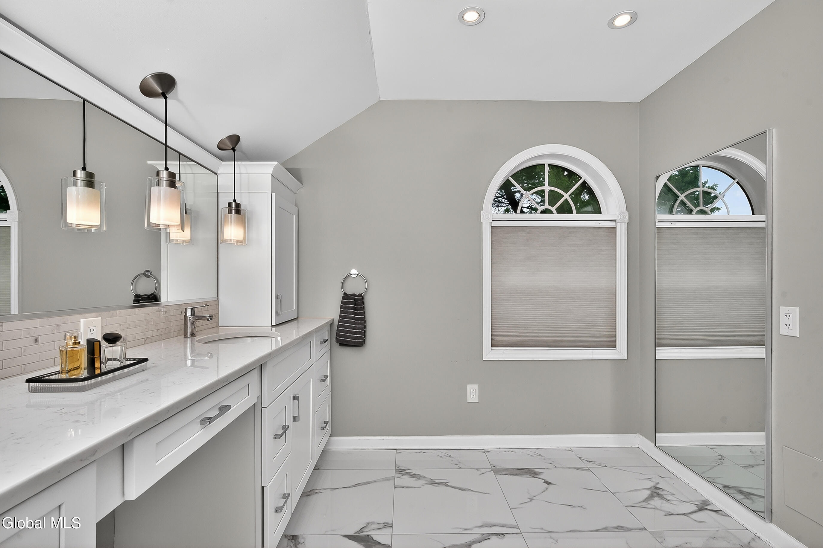 9 Owasco Court Niskayuna NY 12309