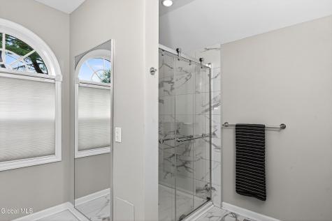 9 Owasco Court Niskayuna NY 12309