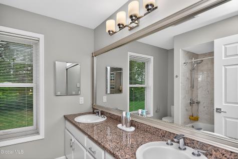 9 Owasco Court Niskayuna NY 12309