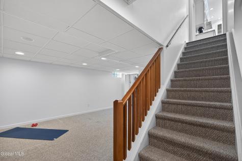 9 Owasco Court Niskayuna NY 12309