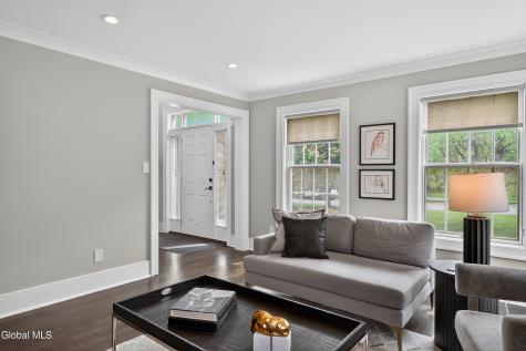 9 Owasco Court Niskayuna NY 12309