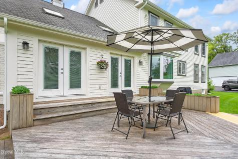 9 Owasco Court Niskayuna NY 12309
