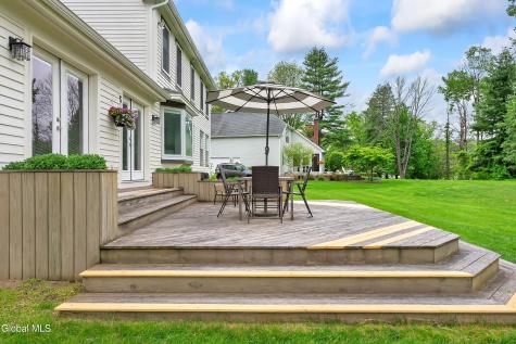 9 Owasco Court Niskayuna NY 12309
