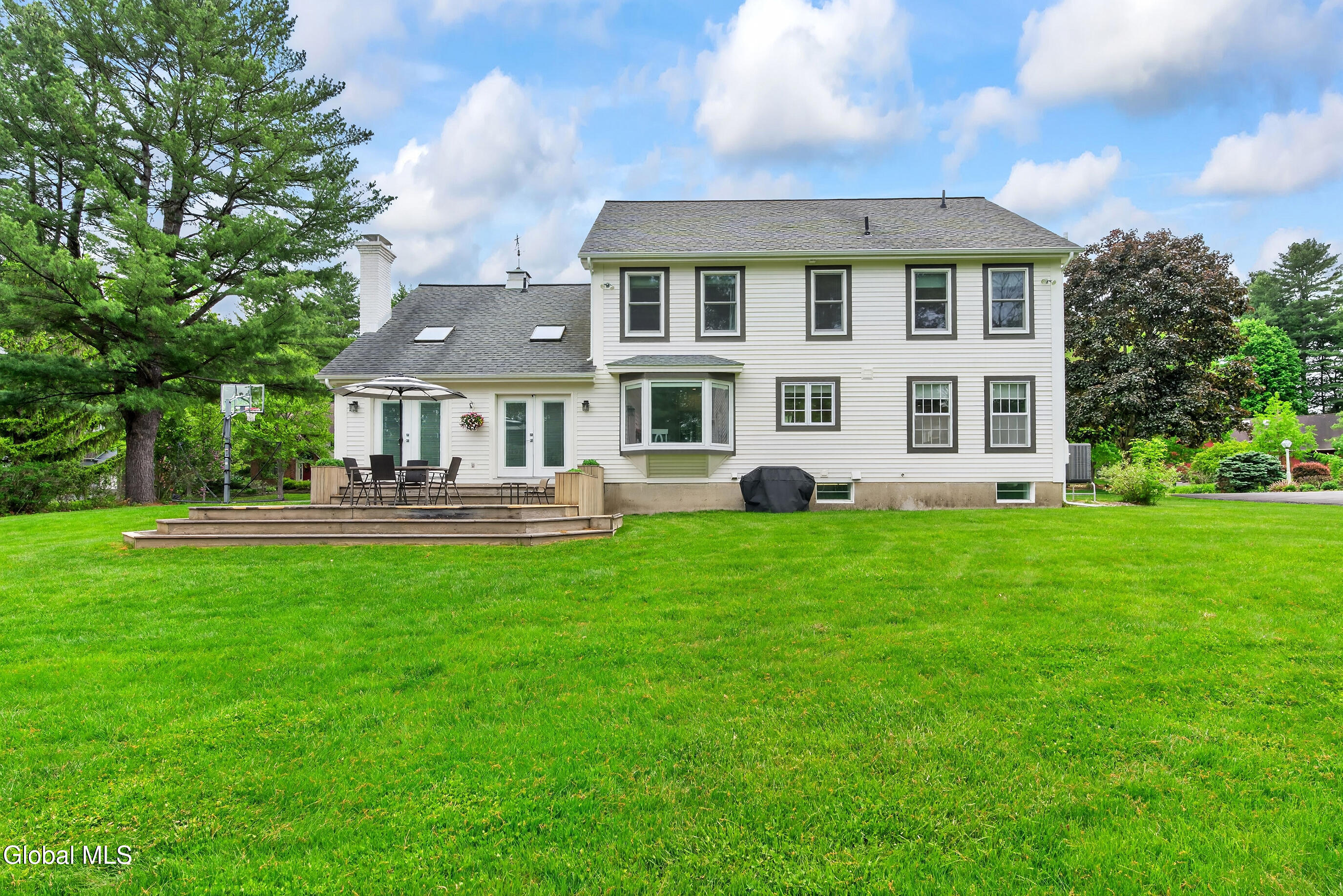 9 Owasco Court Niskayuna NY 12309