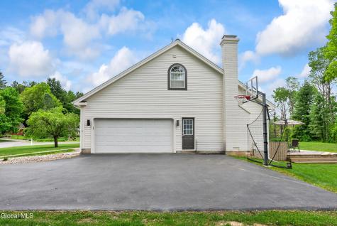 9 Owasco Court Niskayuna NY 12309