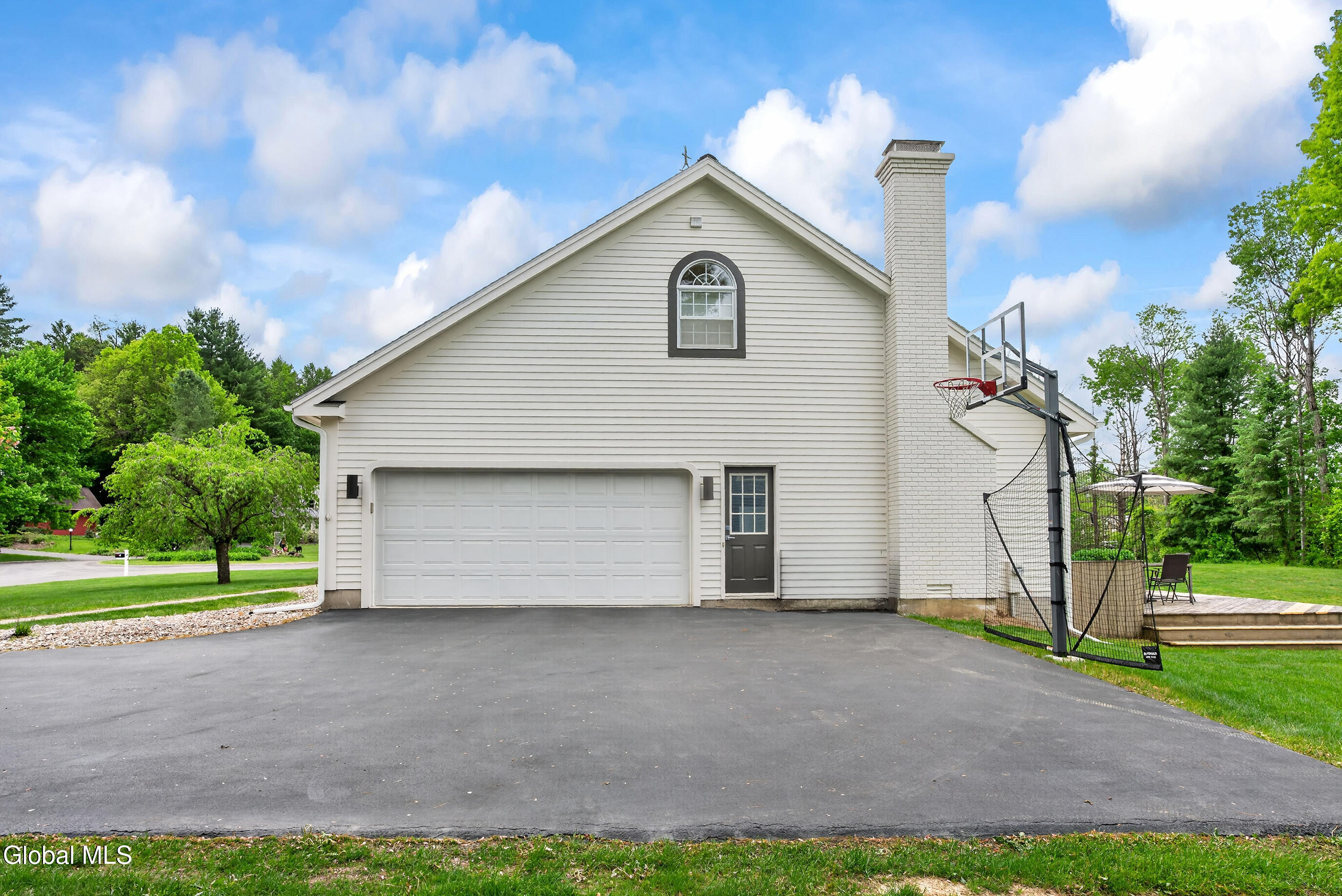 9 Owasco Court Niskayuna NY 12309