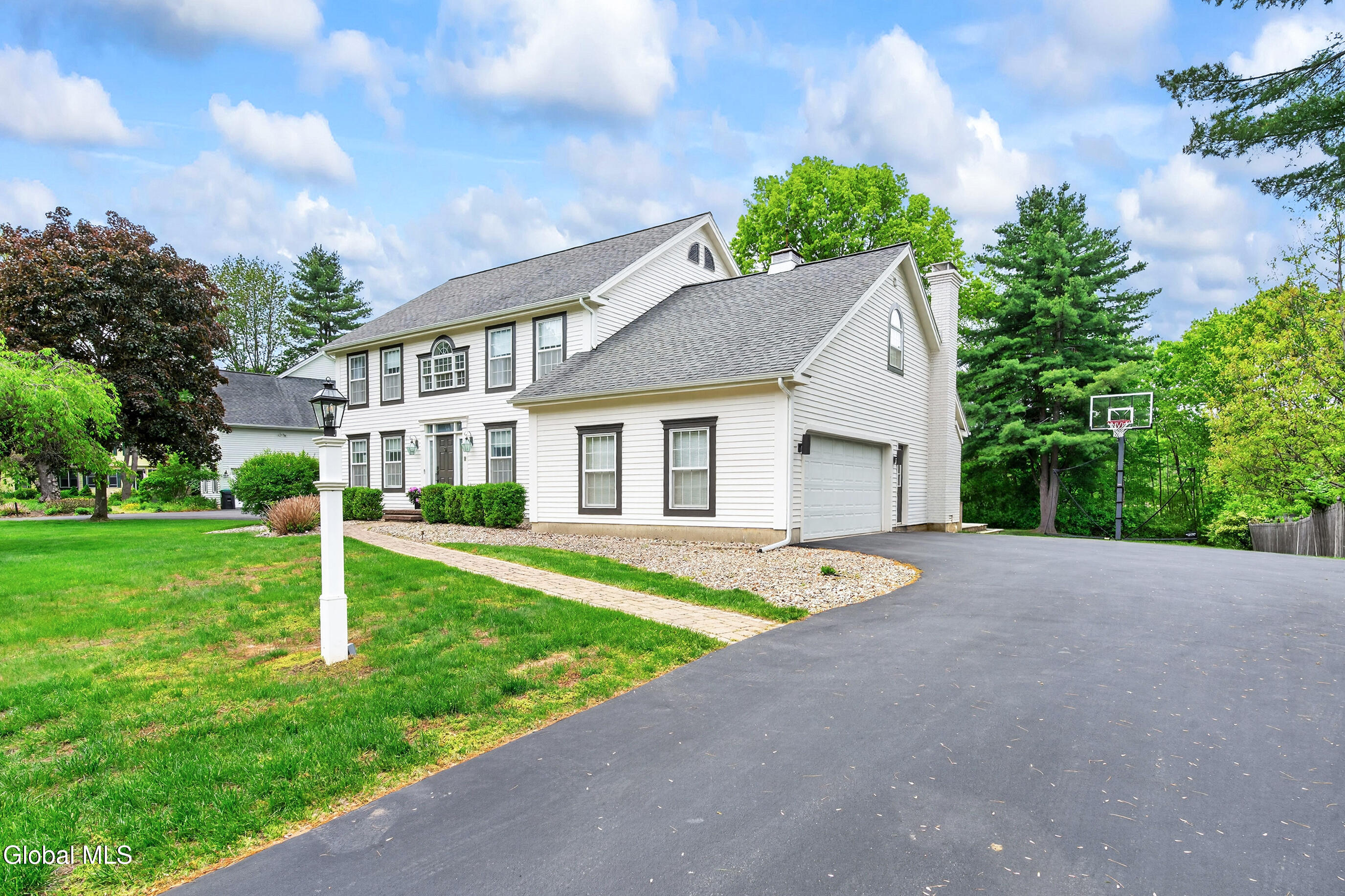 9 Owasco Court Niskayuna NY 12309