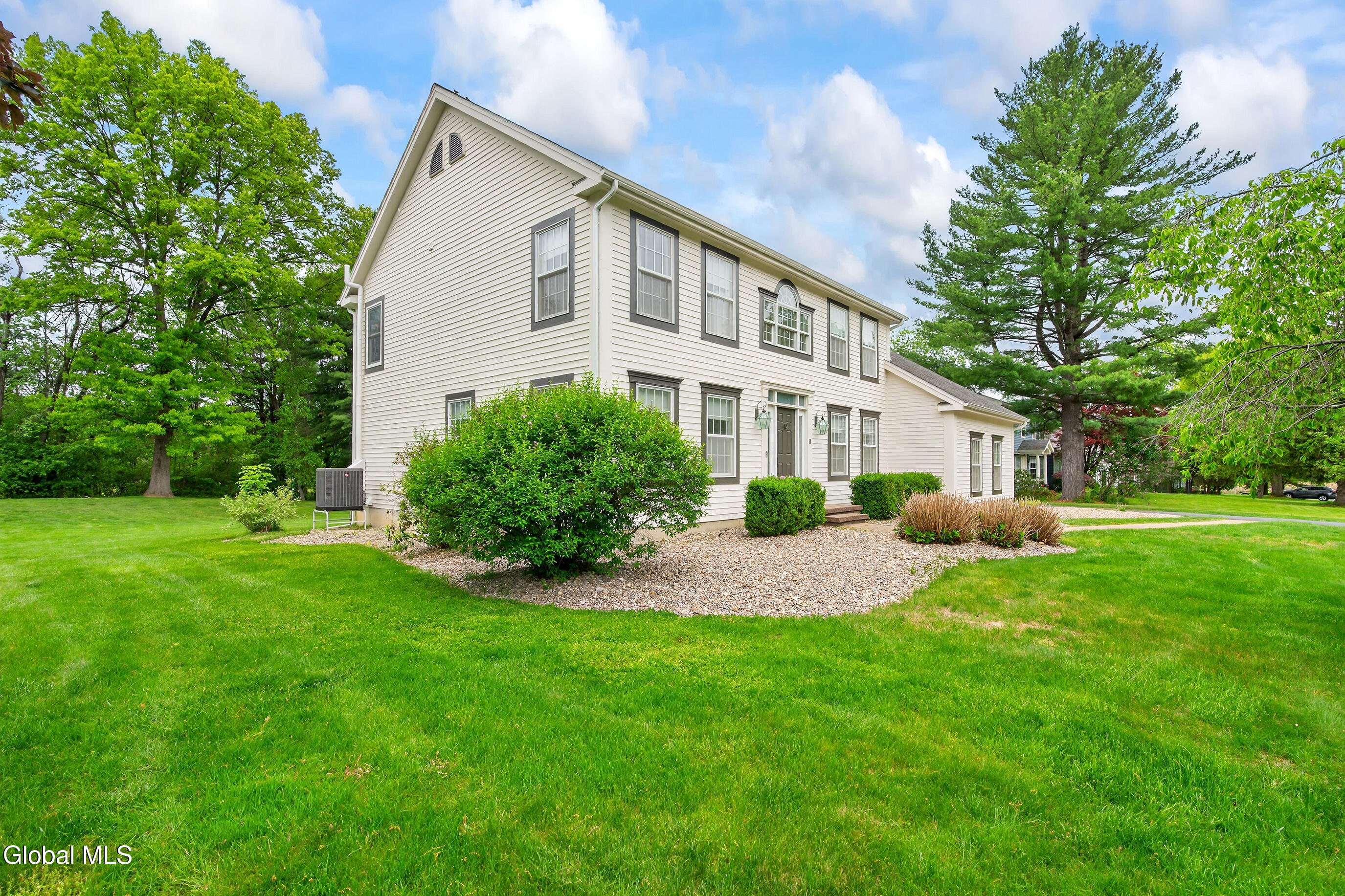 9 Owasco Court Niskayuna NY 12309