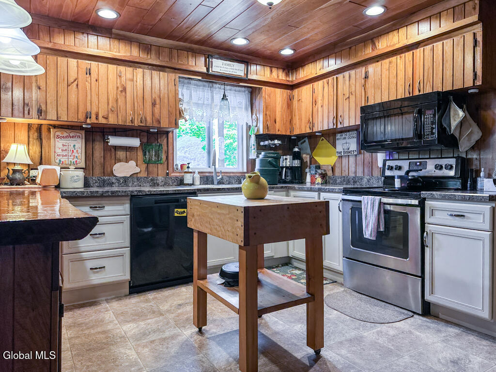 2437 Black Point Way Putnam NY 12861