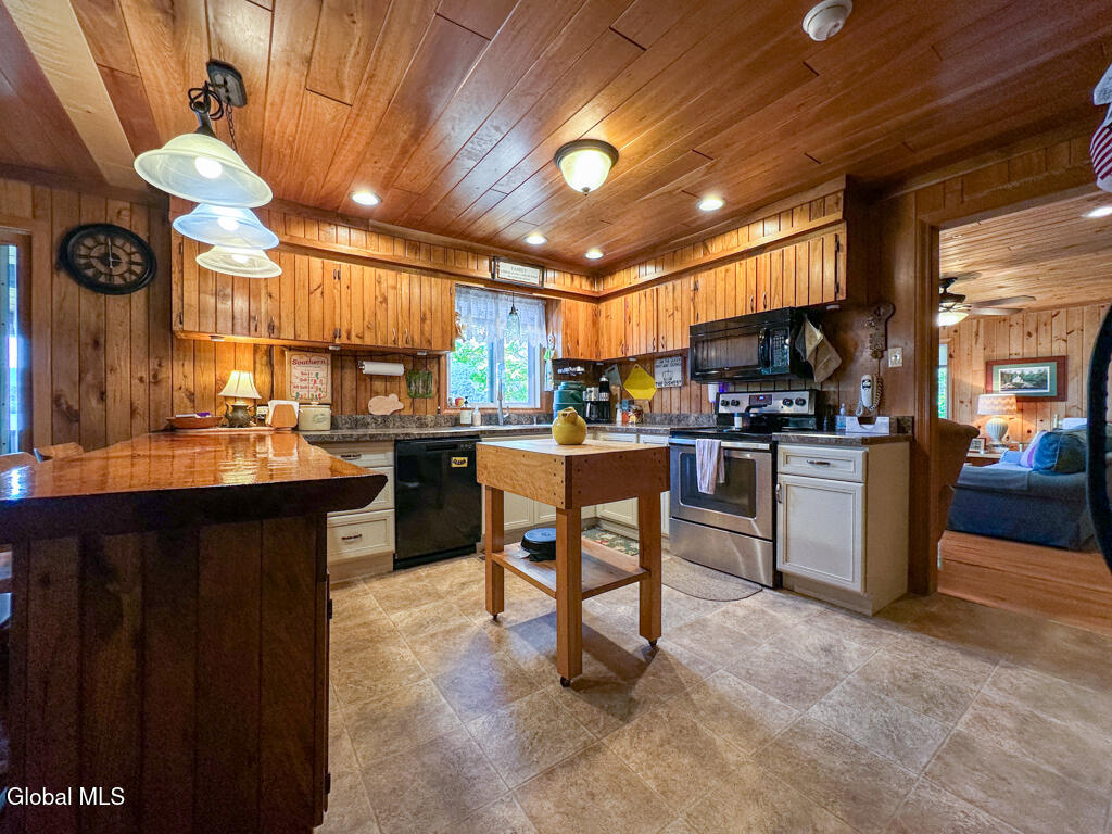 2437 Black Point Way Putnam NY 12861