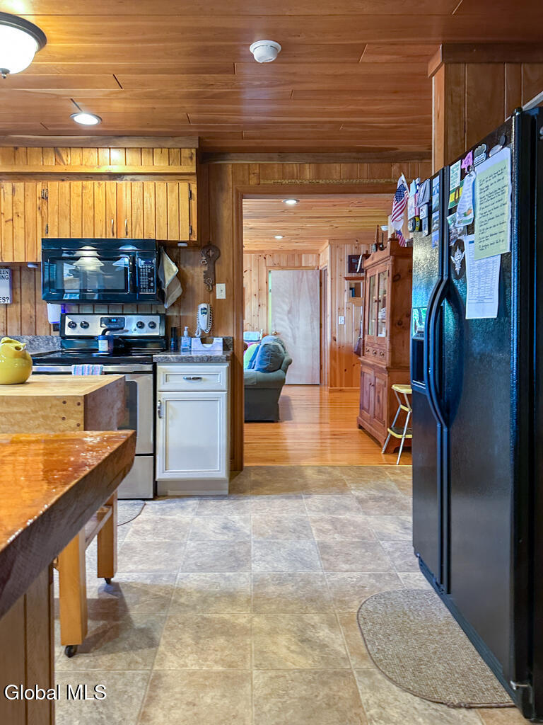 2437 Black Point Way Putnam NY 12861