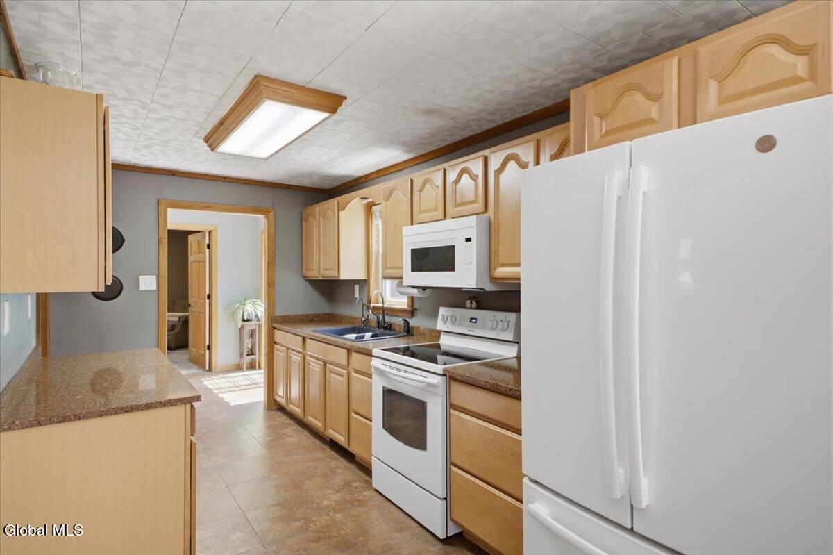 7 May Road Chestertown NY 12817