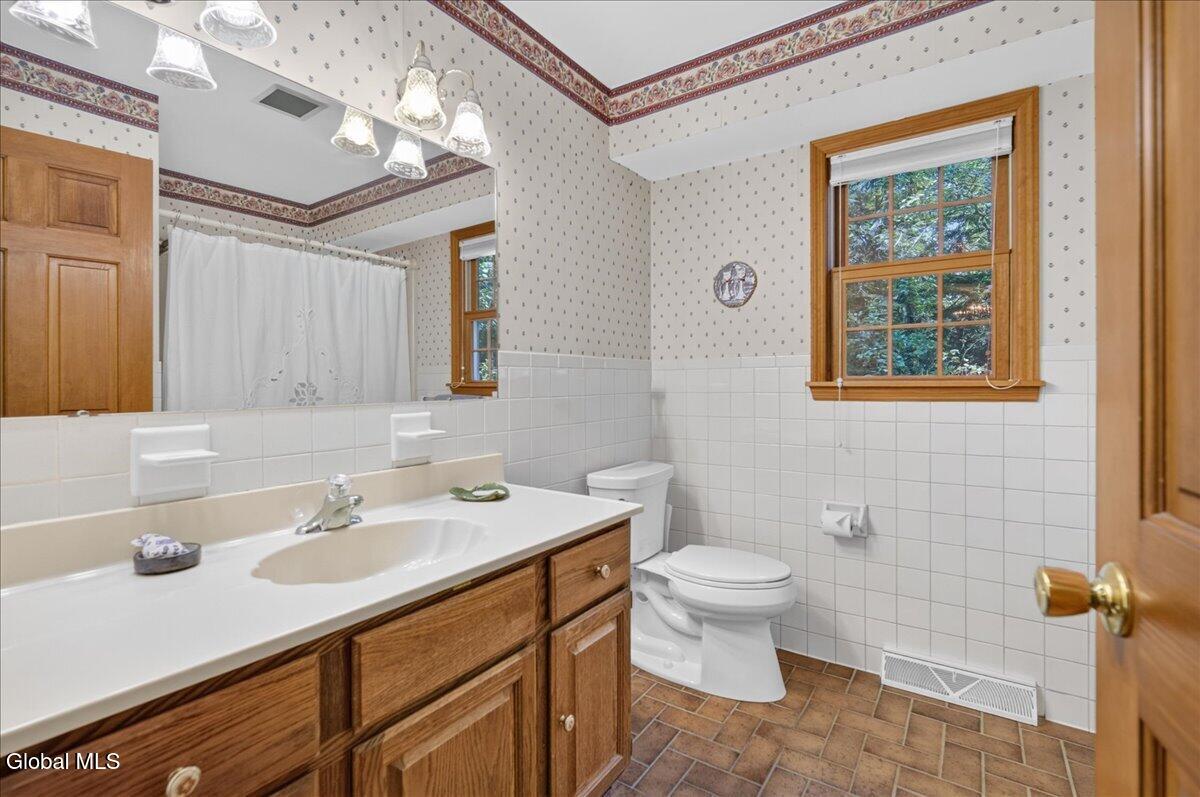 60 Hillcrest Lane Saratoga Springs NY 12866