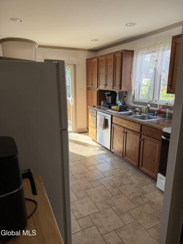 835 Dean Street Schenectady NY 12309
