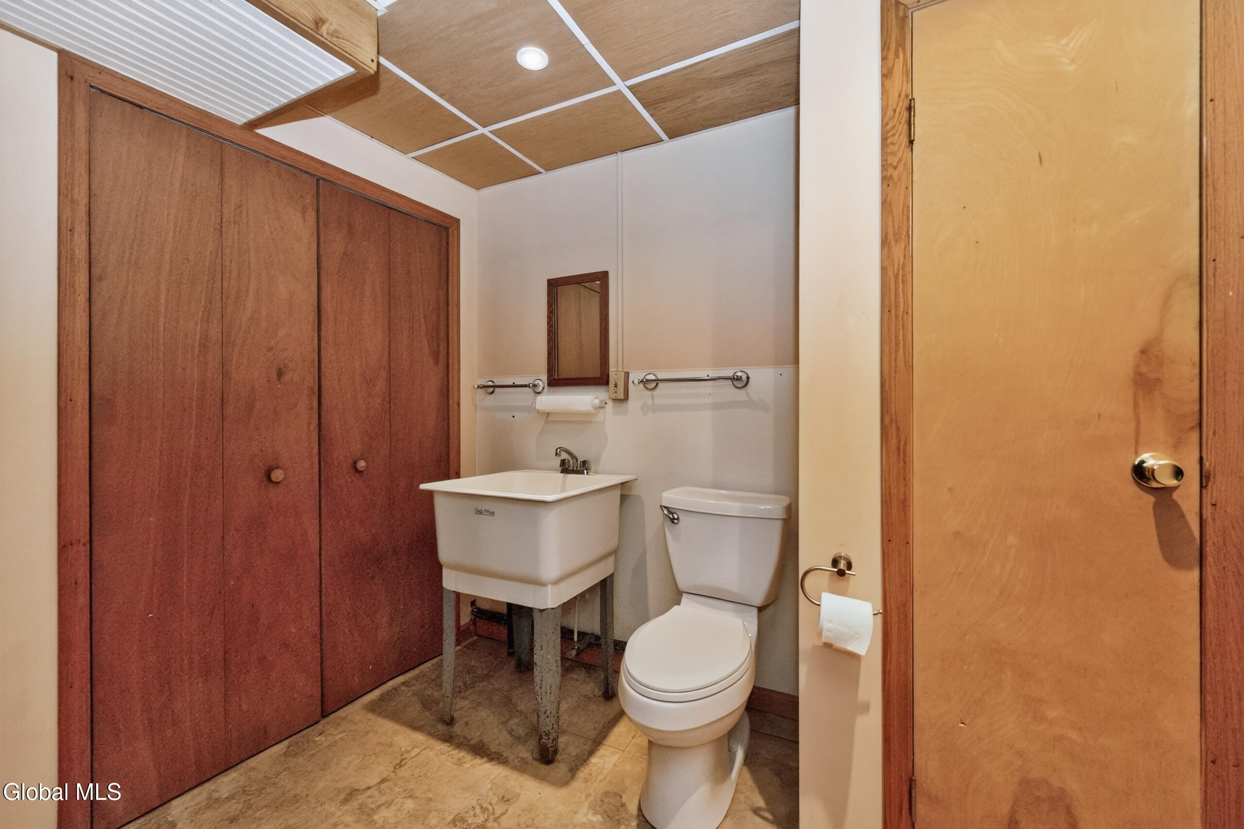 206 South Road Cropseyville NY 12052