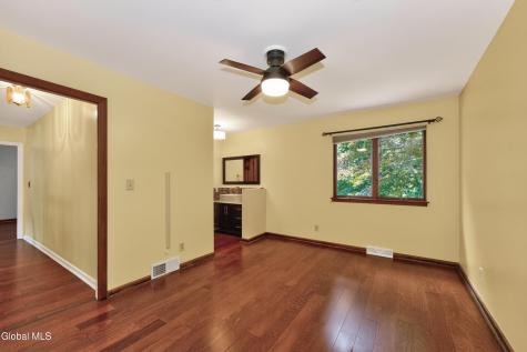 15 Arbor Lane Clifton Park NY 12065