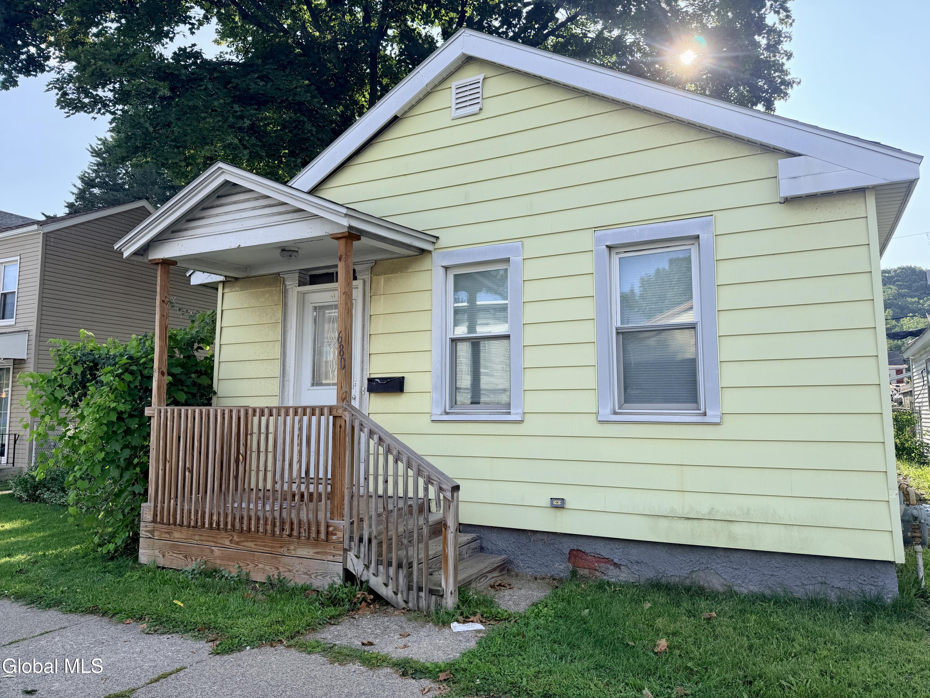 680 5th Avenue Troy NY 12182