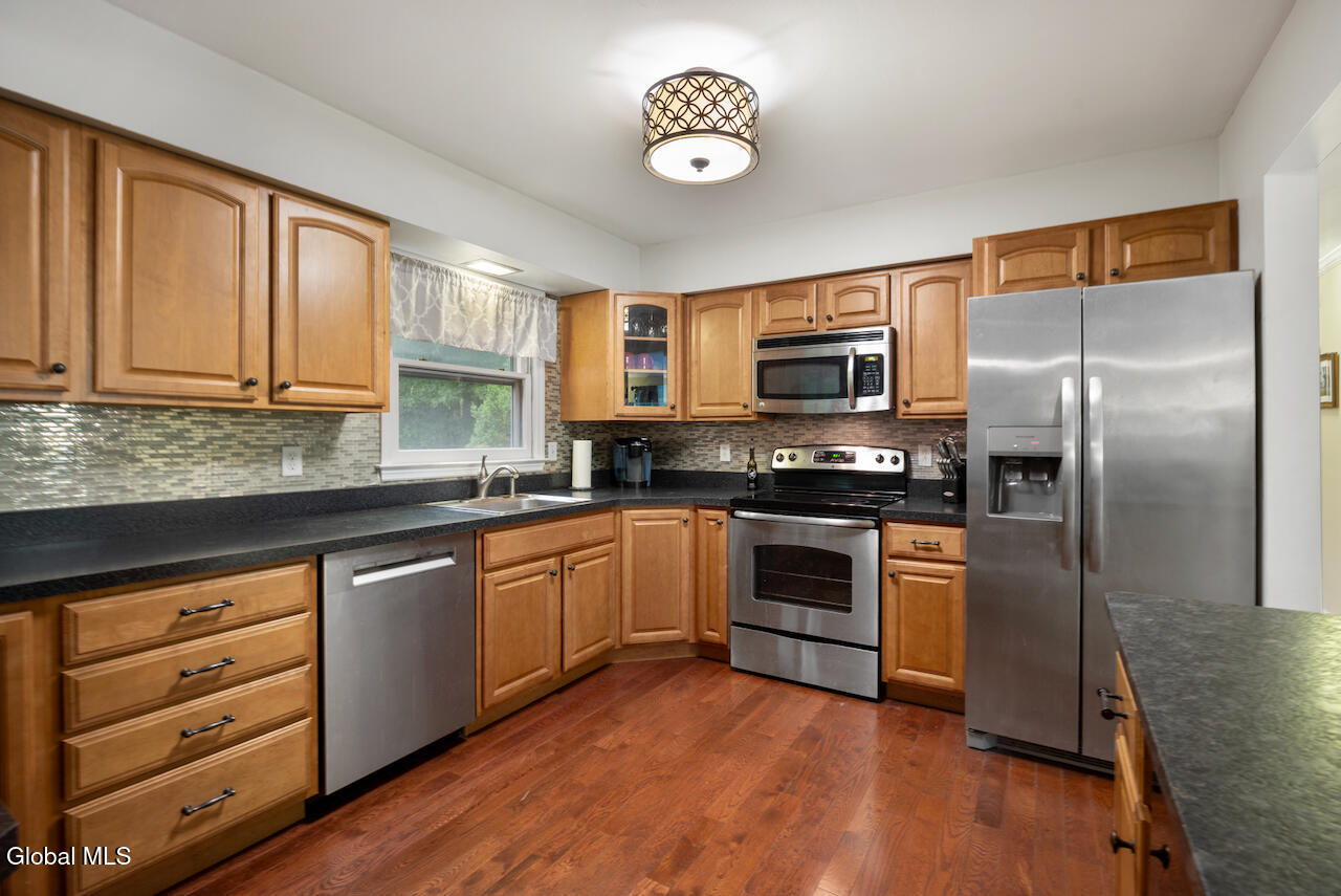 7 Glenwood Drive Saratoga Springs NY 12866