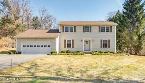 11 Gloucester Street Clifton Park NY 12065