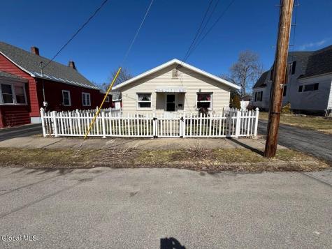 27 Franklin Street Gloversville NY 12078