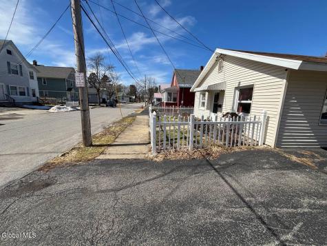 27 Franklin Street Gloversville NY 12078