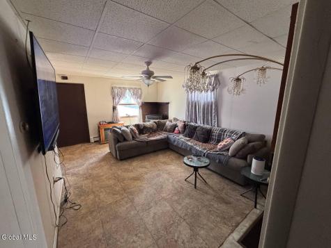 27 Franklin Street Gloversville NY 12078