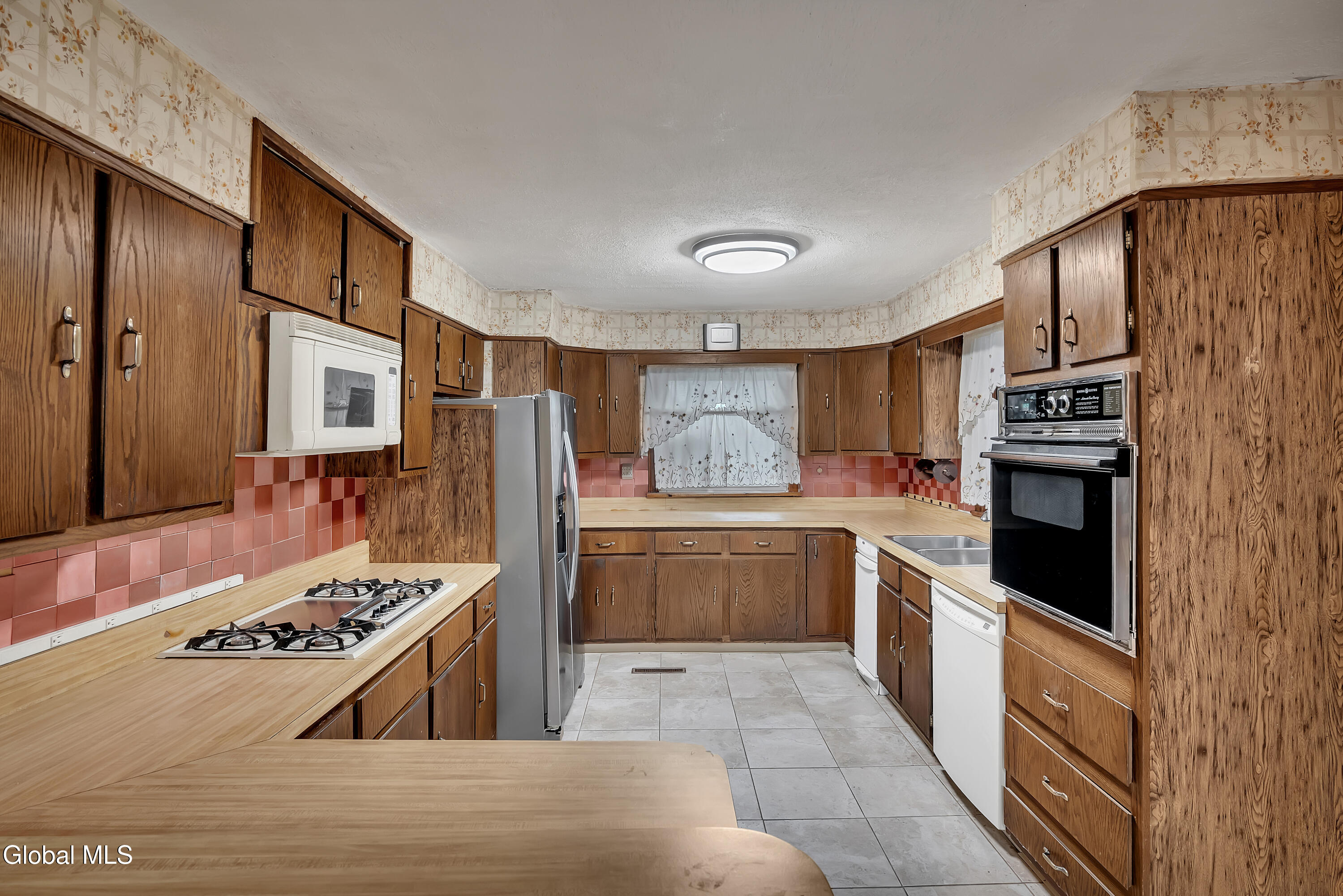 31 Saint George Place Schenectady NY 12304