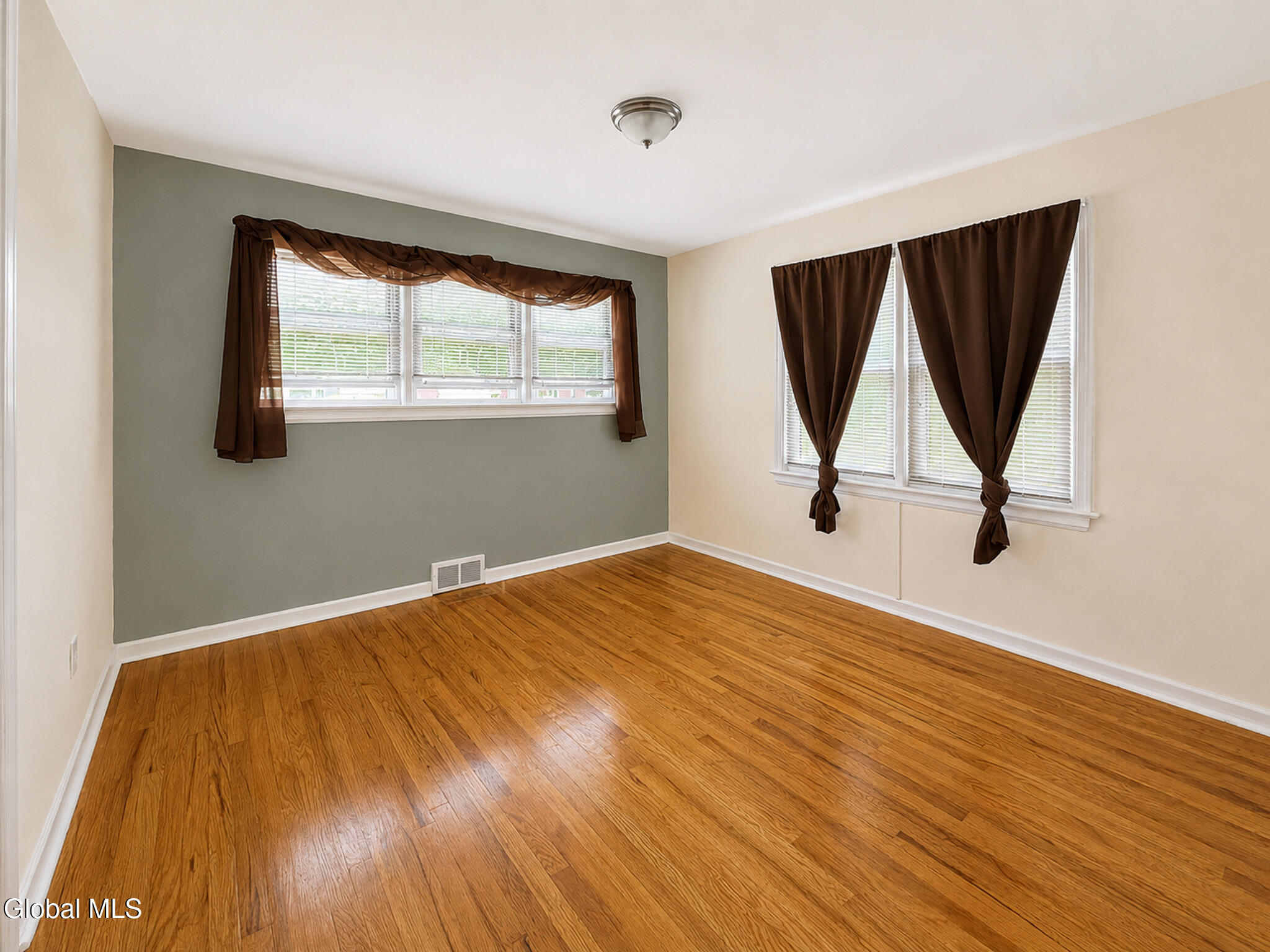 2540 Putnam Street Schenectady NY 12304