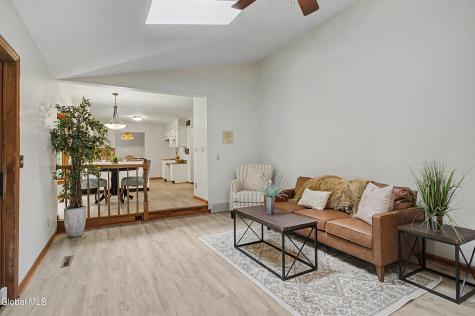 14 Thoroughbred Way Clifton Park NY 12065