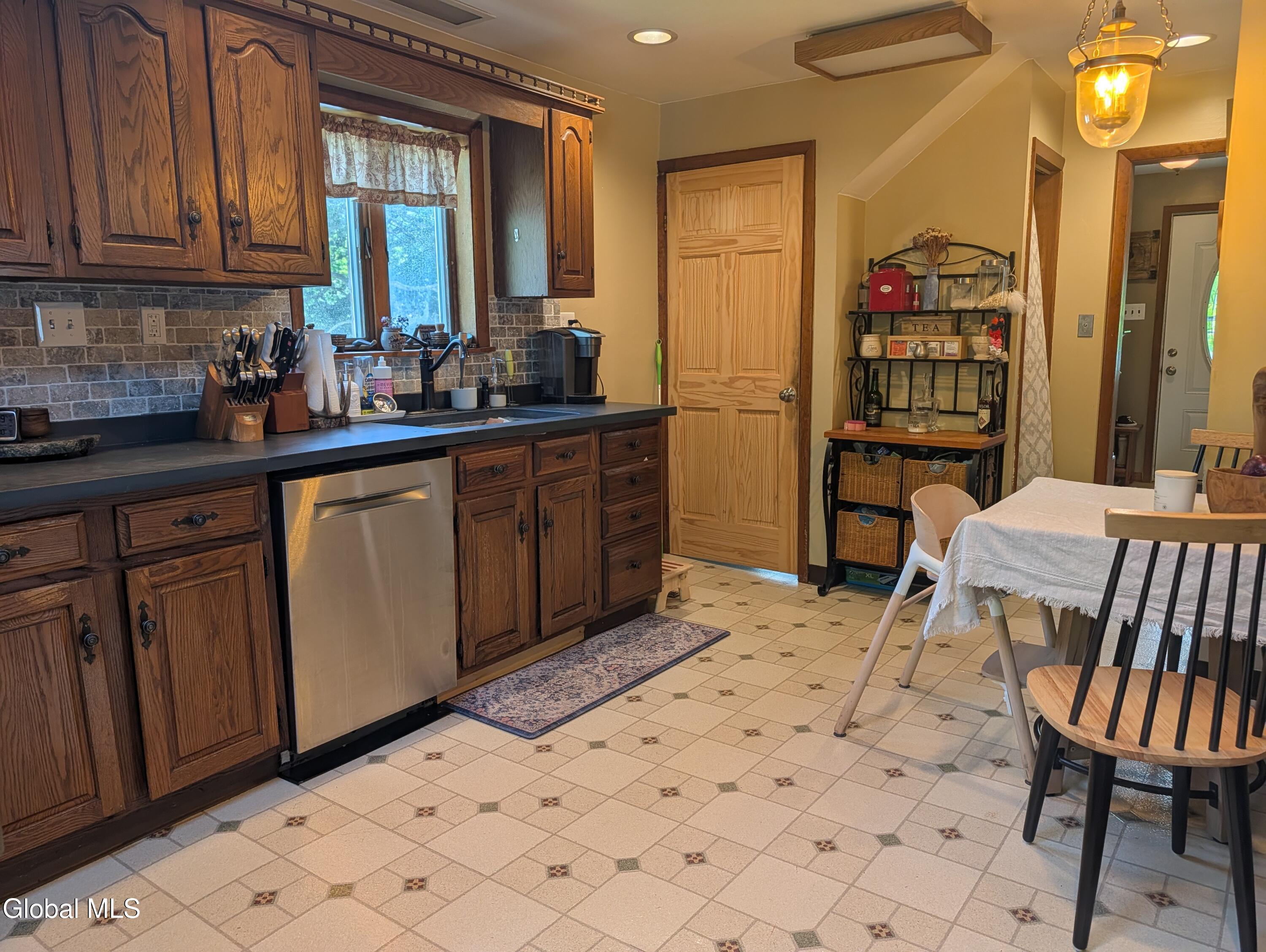 874 Benedict Avenue Niskayuna NY 12309