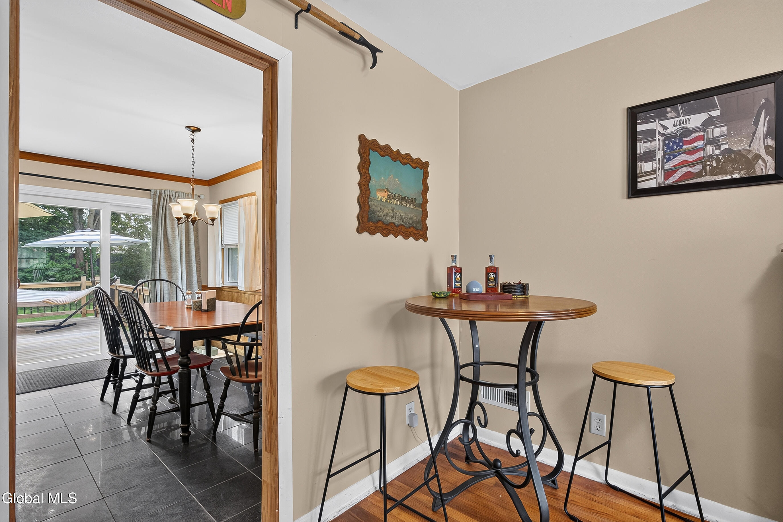 27 Asprion Road Glenmont NY 12077